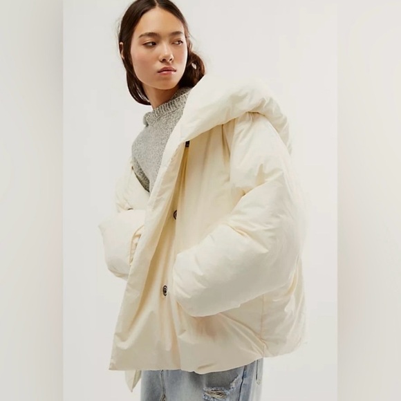 Free People White Oversized Puffer Jacket with Textured Fabric - Size Large - Picture 1 of 11